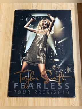 Taylor Swift Fearless Tour 2009 2010 Official Concert Program Photo Book